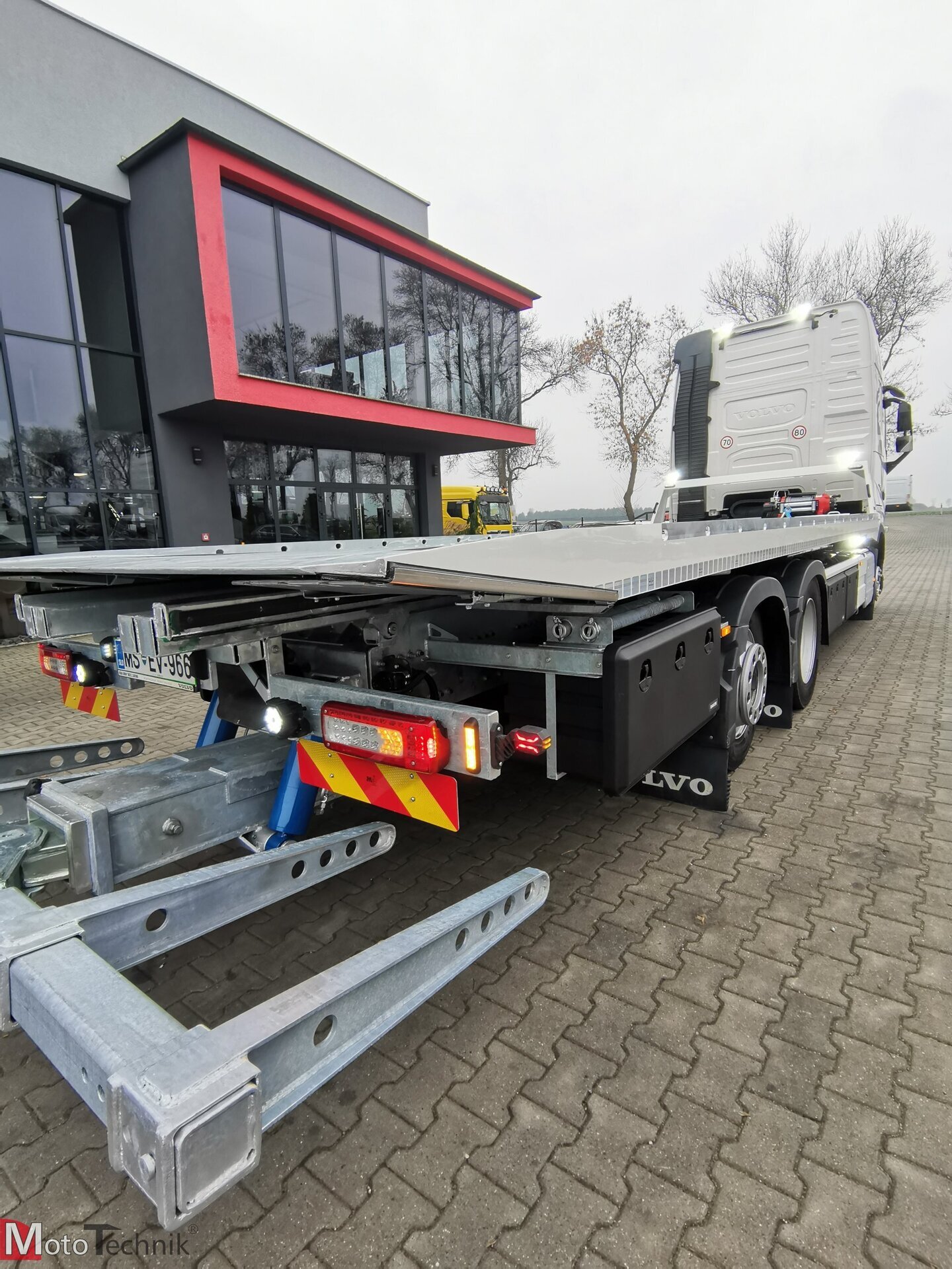 Volvo FH 460 laweta platforma hydrauliczna pojazd transportowy